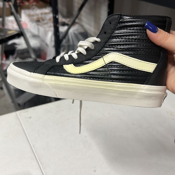 💖MEGA SALE💖VANS SK8-HI Reissue Moto Leather Black Kid’s 3.5 VN0A2XSBOGG - Picture 10 of 10